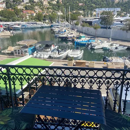 Apartment Surplombant Le Port De Sur